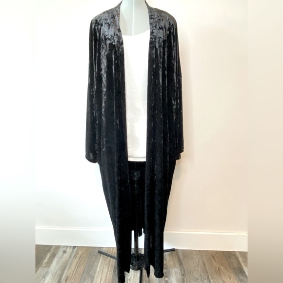 MODERN KIWI Black Crushed Velvet Maxi Kimono with Pockets, Size 1X - Picture 8 of 8
